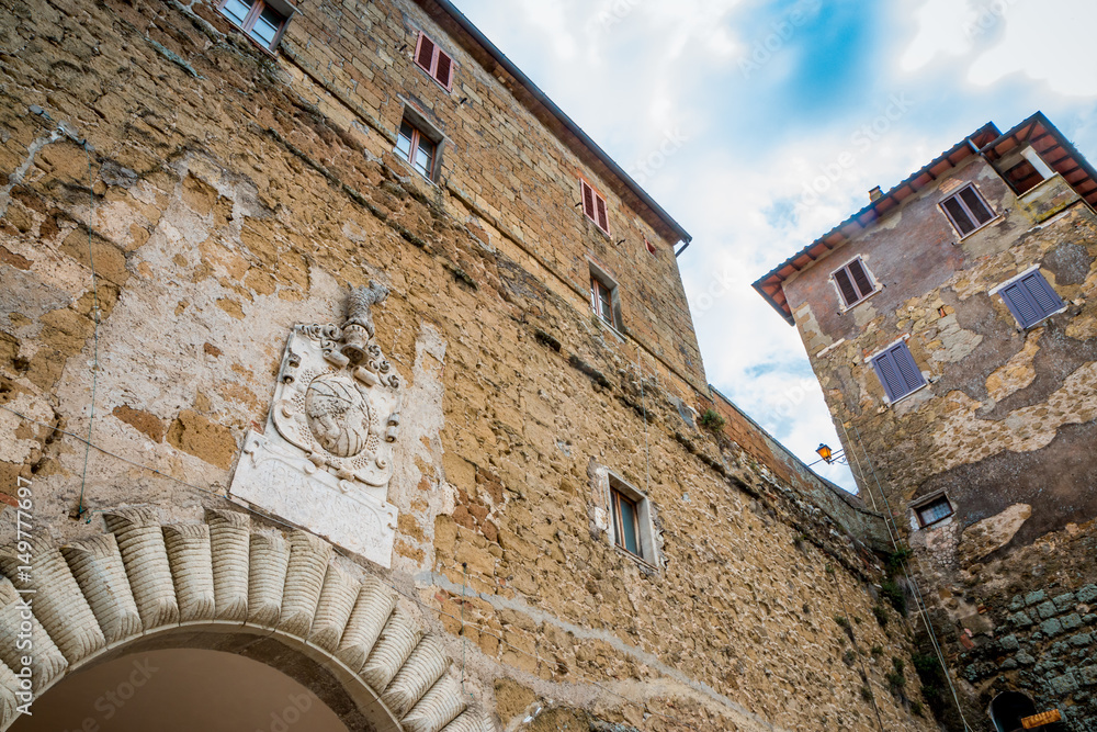 Dans les rues de Pitigliano en Toscane Dans les rues de Pitigliano en Toscane
