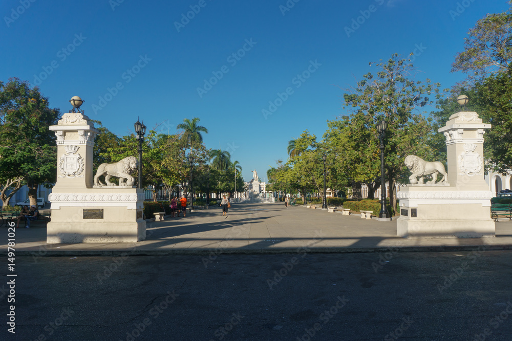 Obraz premium Cienfuegos, Cuba – January 1, 2017: street view around central park