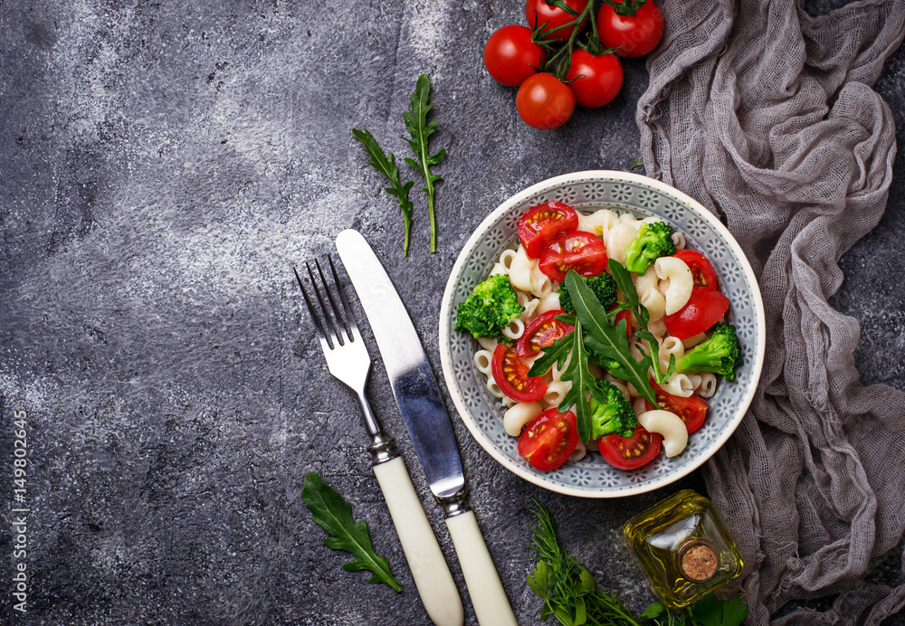 Salad with pasta, tomatoes, broccoli and arugula Salad with pasta, tomatoes, broccoli and arugula