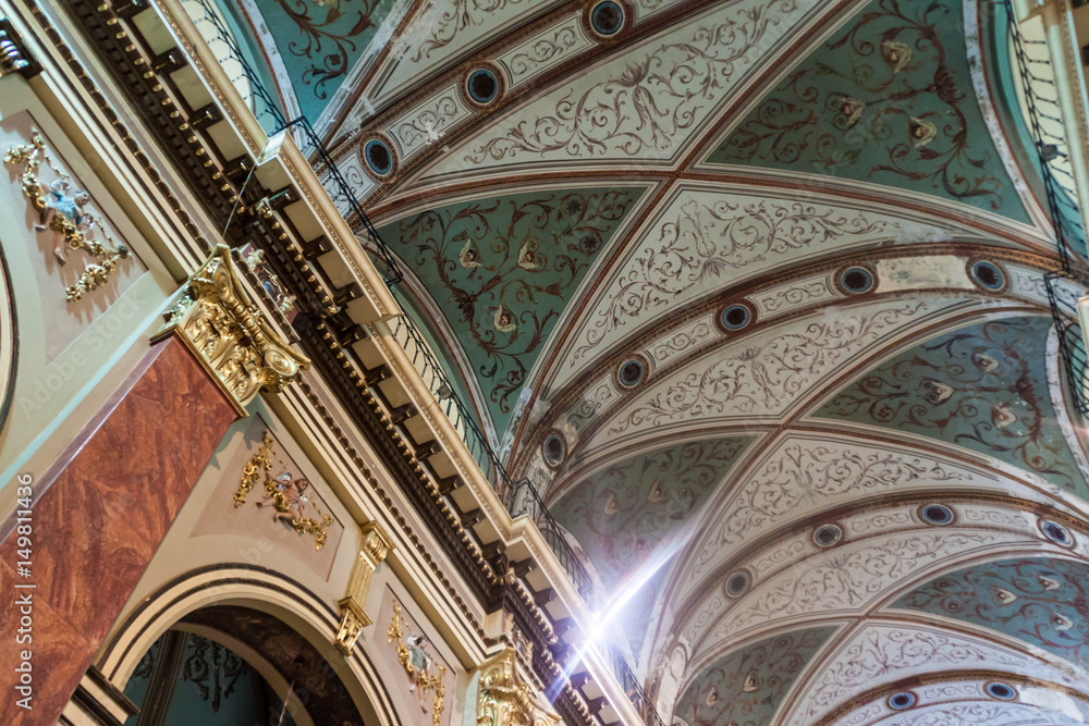 Fototapeta premium SALTA, ARGENTINA - APRIL 9, 2015: Interior of Cathedral Basilica and Sanctuary of the Lord and the Virgin of the Miracle in Salta, Argentina.