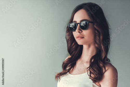 Wallpaper Mural Beautiful young girl Torontodigital.ca