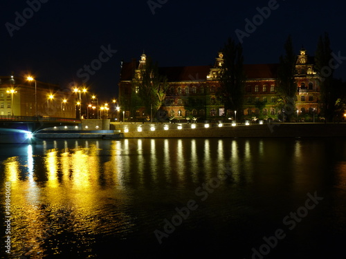 Muzeum Narodowe we Wrocławiu. Piękny budynek we Wrocławiu w nocy, Polska