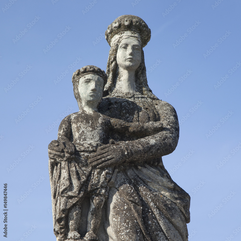 Obraz premium statue of the Virgin Mary with the baby Jesus Christ (Religion, faith, eternal life, God, the soul concept)