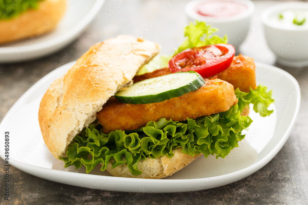 Fischfiletbrötchen - Fish filet burger Fischfiletbrötchen - Fish filet burger