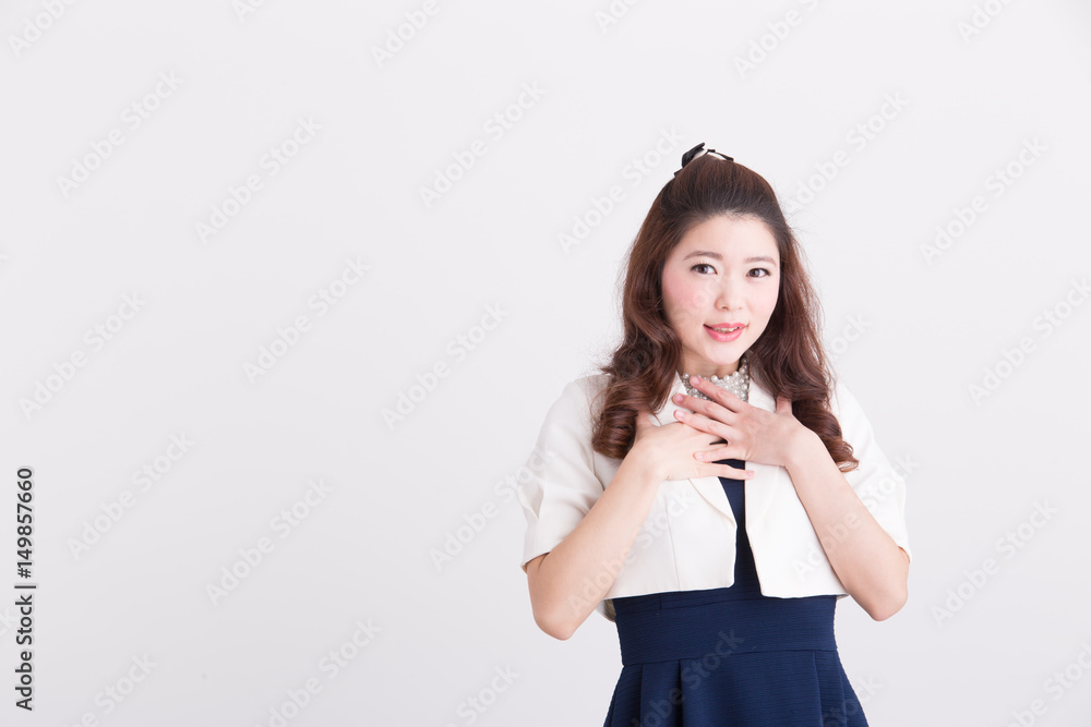 ドレッシーな女性・白バック ドレッシーな女性・白バック