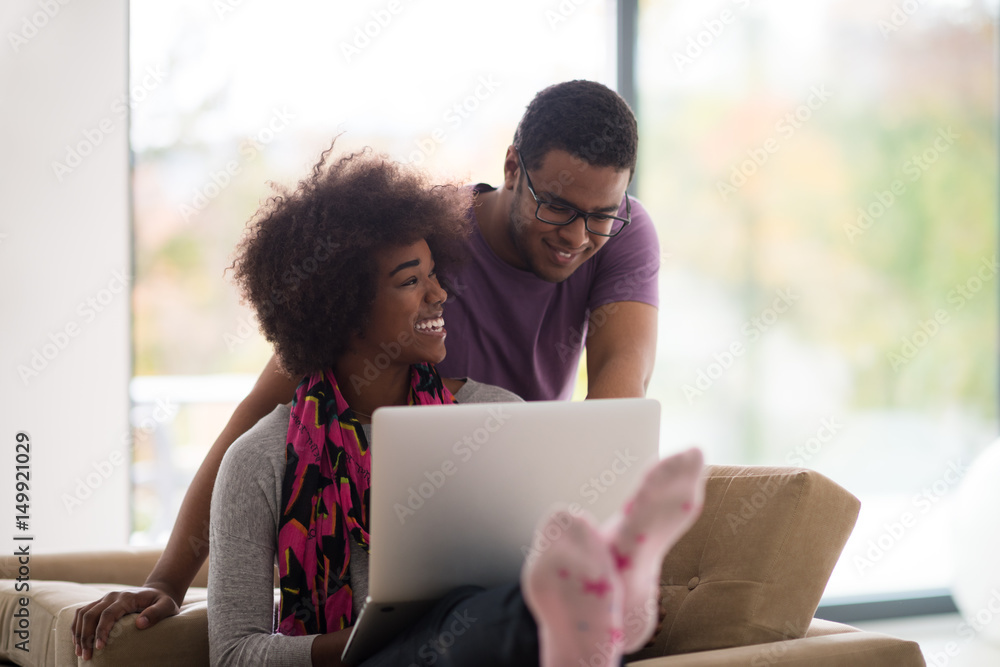Fototapeta premium african american couple shopping online