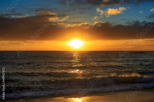 Beautiful sunset time on hawaiian beach with ocean view seascape © willyam