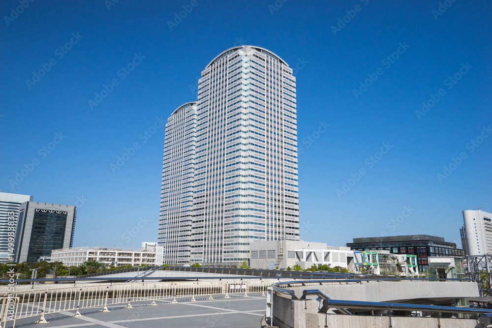 Naklejka premium 高層ビジネスビル街