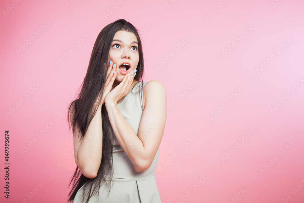 Young girl expression of surprise excitement - obrazy, fototapety, plakaty 