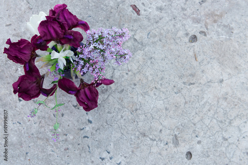 Fototapeta Naklejka Na Ścianę i Meble -  Spring bouquet in a blue vase on a concrete background
