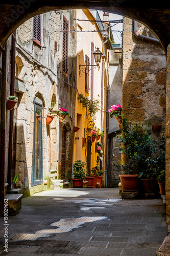 Fototapeta Naklejka Na Ścianę i Meble -  Dans les rues de Pitigliano en Toscane