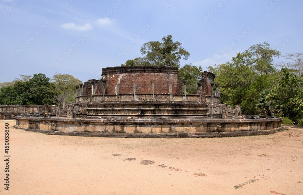 Ruins of the Buddhist Temple of Vatadage in Polonnaruwa.