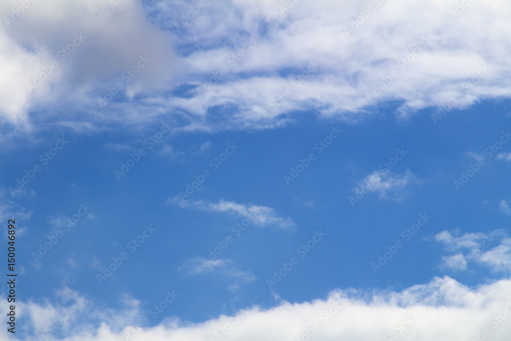 Naklejka premium Beautiful blue sky with clouds