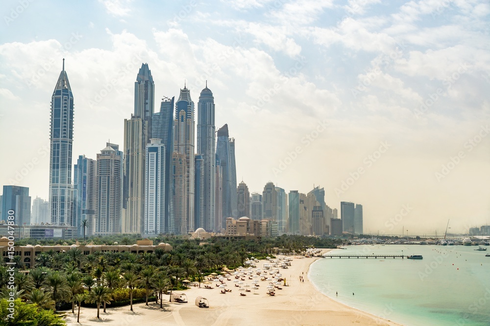 Obraz premium Panoramic view of Dubai beach and Marina buildings, United Arab Emirates