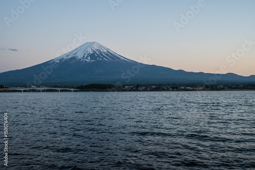 河口湖から望む富士山 © gtlv