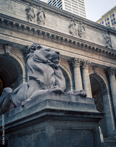 lion statue new York city