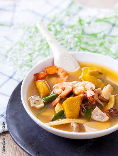 Obraz na płótnie Thai Spicy Mixed Vegetable Soup with Prawns, Kang Liang Goong Sod, Traditional Thai food, selective focus w salonie