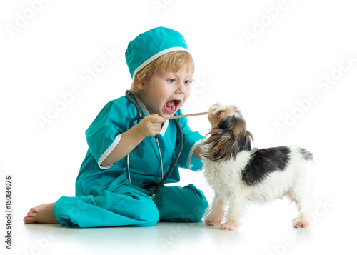 Say aaah - child weared doc...