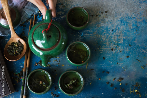 Fotografie Green tea in traditional Chinese cups view from the top