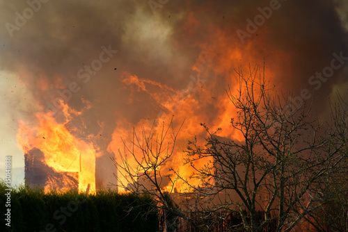 Billede på lærred House burning on fire