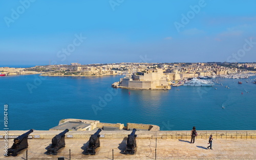 Vittoriosa  Birgu  mit Fort St. Angelo auf Malta vom  Upper Barracca Garden   Valletta  aus gesehen