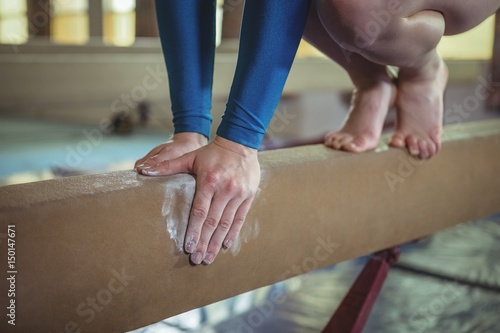Tableau sur toile Female gymnast practicing gymnastics on the balance beam