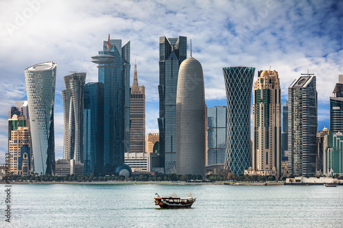 Die Bucht und Skyline von Doha, Katar photo