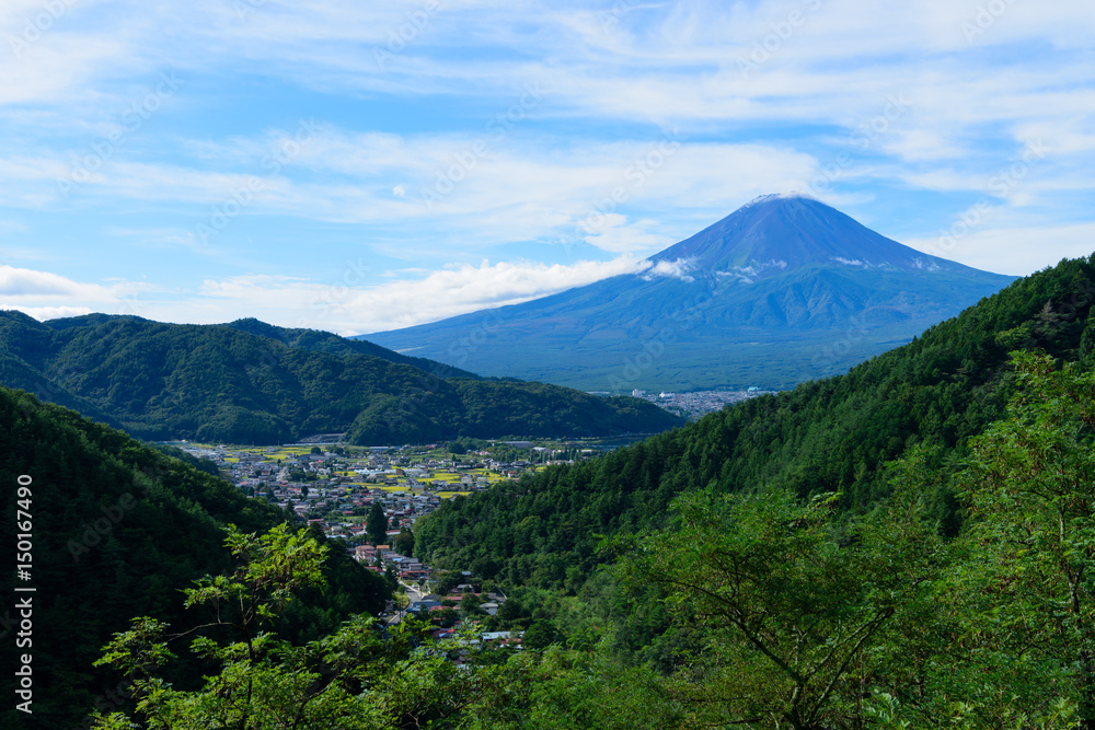 山梨　富士山と集落　富士見橋