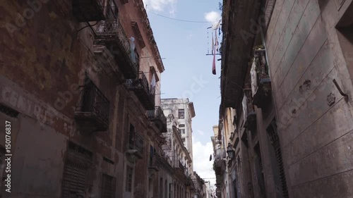 city tour, visit the main attractions of the colonial period in Cuba. The old streets, the main square, the citizens. Life through the eyes of a tourist in Havana.