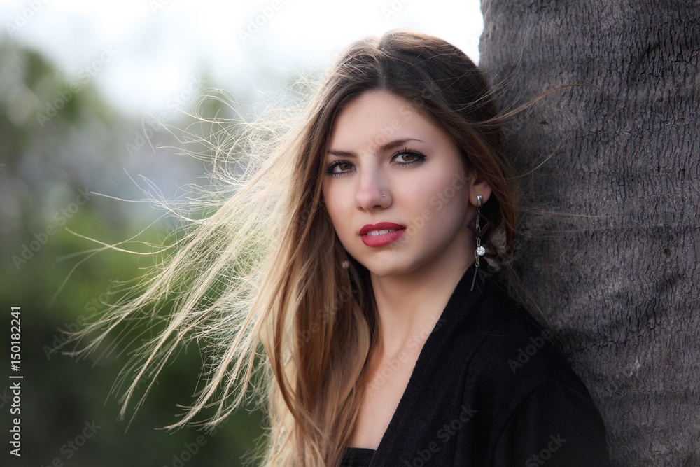 Naklejka premium Outdoors portrait of attractive girl