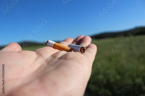 cigarette cassée veux tu arreter de fumer? photo