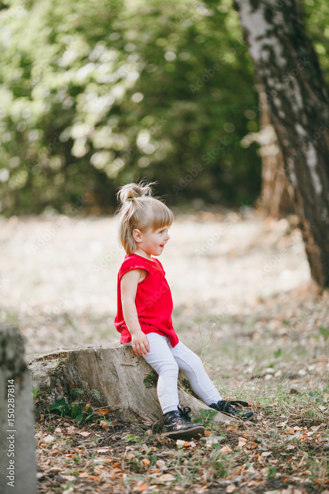 Fototapeta premium Little beautiful girl