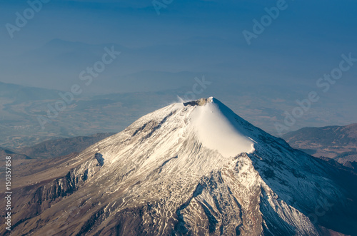Pico de Orizaba o Citlaltépetl es la montaña más alta de México photo