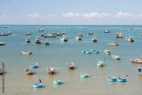Obraz na płótnie Mui Ne fishing village and traditional Vietnamese fishing boats w salonie