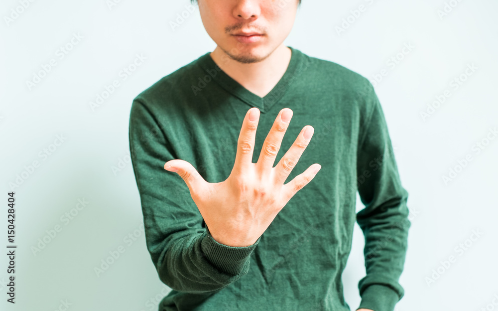 手のひらを見る男性 Stock Photo Adobe Stock