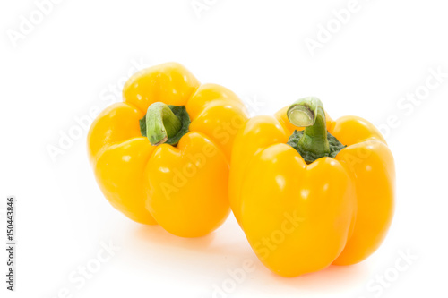 Canvas Print Yellow capsicum or sweet pepper isolated on white background