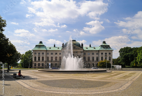 Japanisches Palais und Ringbrunnen, Palaisplatz, Dresden, Sachsen, Deutschland