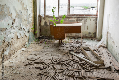 фотографія Destroyed abandoned office, post-apocalyptic fiction