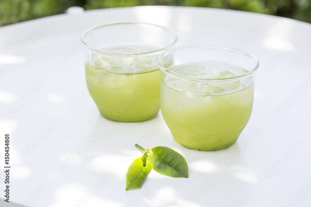 二杯の冷たい緑茶 二杯の冷たい緑茶
