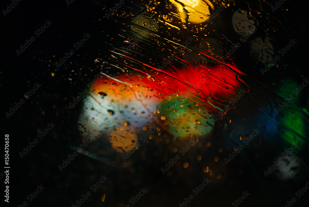 Obraz premium Rain drops on a windshield