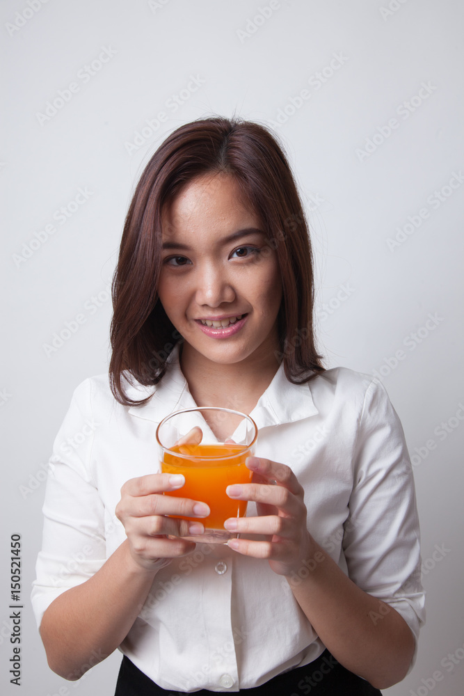 Young Asian woman drink orange juice.