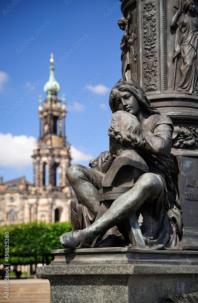 Rietscheldenkmal und Hofkirche auf der Brühlschen Terrasse, Dresden, Sachsen, Deutschland