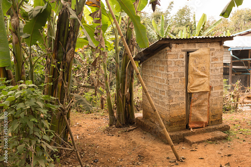 Cuarto de baño en poblado de Myanmar. photo