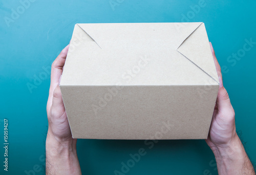 Obraz na plátně Hand holding a box