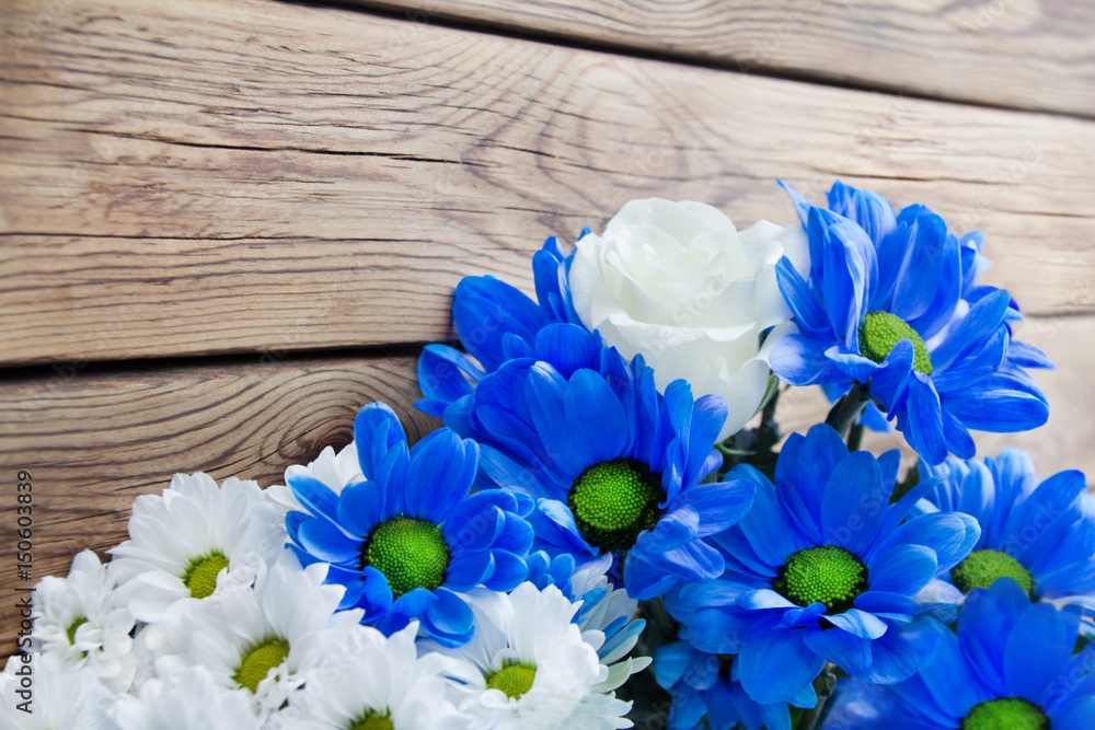 Blumenstrauß blau weiß StockFoto Adobe Stock
