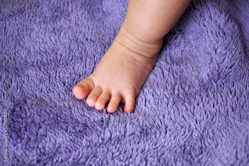 Fototapeta Małe stopy noworodka