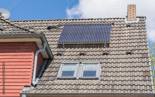 Solaranlage auf einem Dach eines Hauses