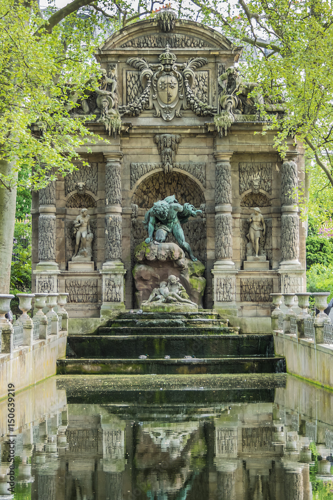 Medici fountain (1630). Jardin du Luxembourg. Paris, France.