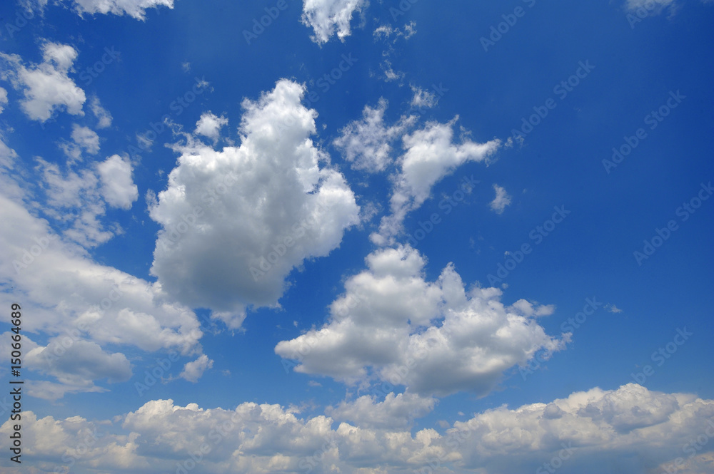 Fototapeta premium Beautiful blue sky with clouds