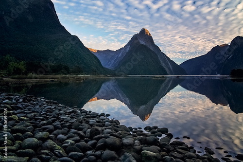 Obraz na płótnie Sunrise At Milford Sound w salonie